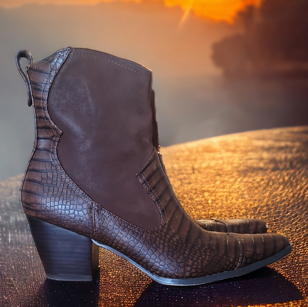 Coconuts By Matisse Like New Vivid Brown Pristine Western Boot Size 9.5